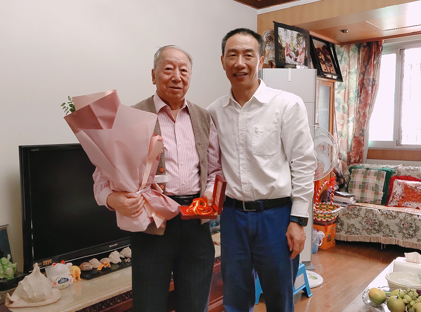 致敬中国医师沈骥书记看望慰问医疗老专家