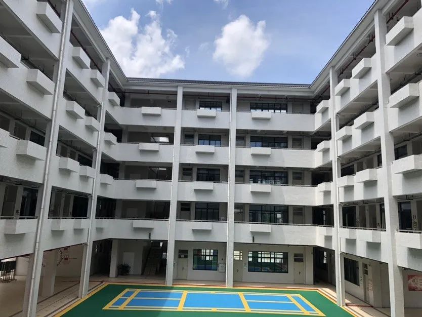 海珠区菩提路小学,现在正在做开学前的防疫准备工作,其中一项工作就是