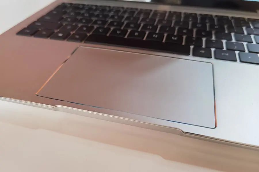 这个其实有一些争议的,毕竟虽然解决了摄像头有无的问题,但总觉得视角