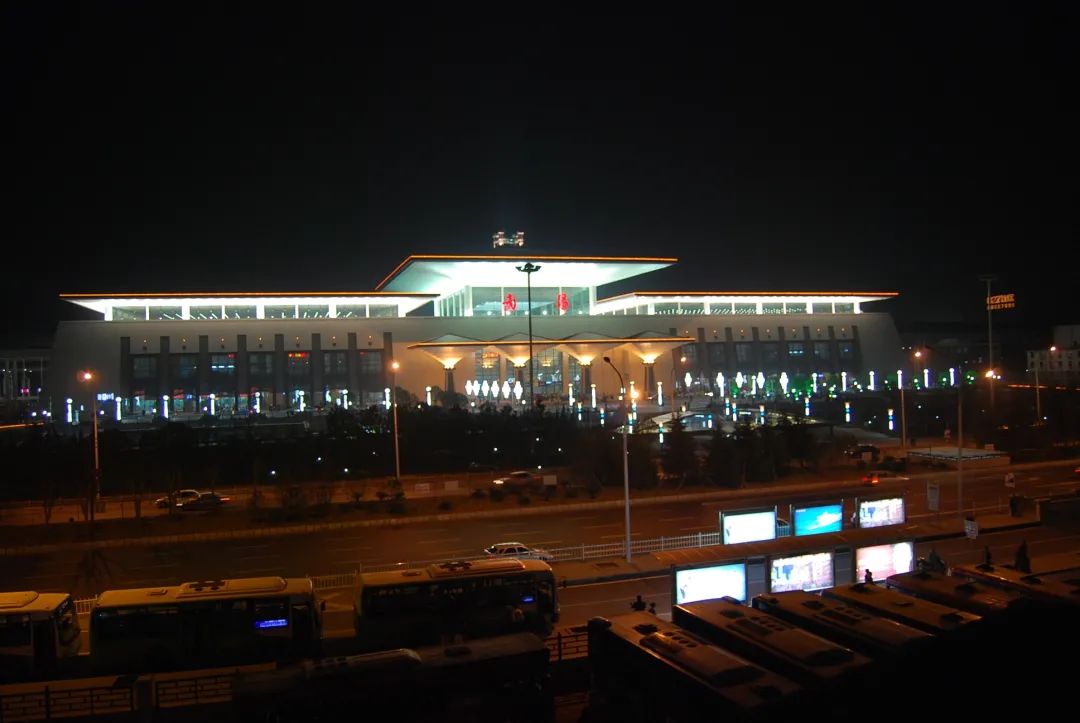武昌火车站照片夜景图片