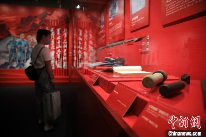 不忘初心伟大征程从建党到建国红色文物史料展在上海开幕