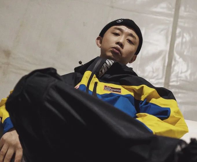 "社会gai"怼选手重拳出击!下节目秒变"奶gai"向老婆弯腰?