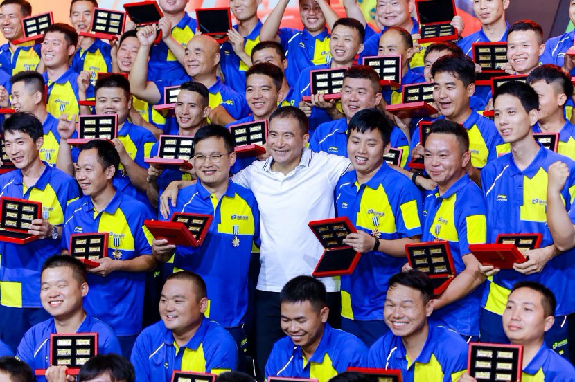 德邦给207名快递员每人发了价值10万元金砖年终奖