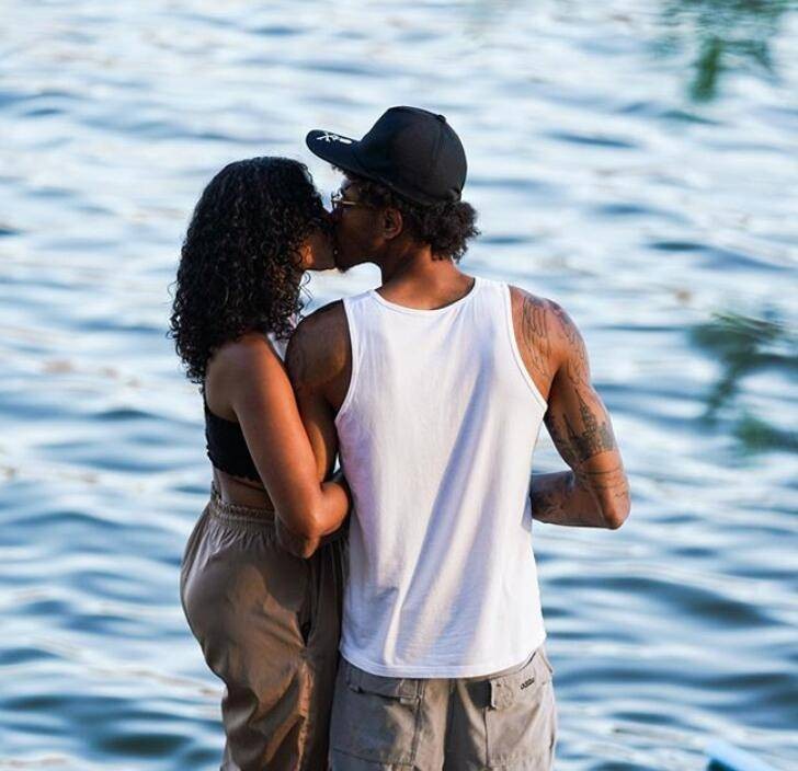 今日,太阳队凯利-乌布雷更新了个人社媒,晒出自己和女友的诸多