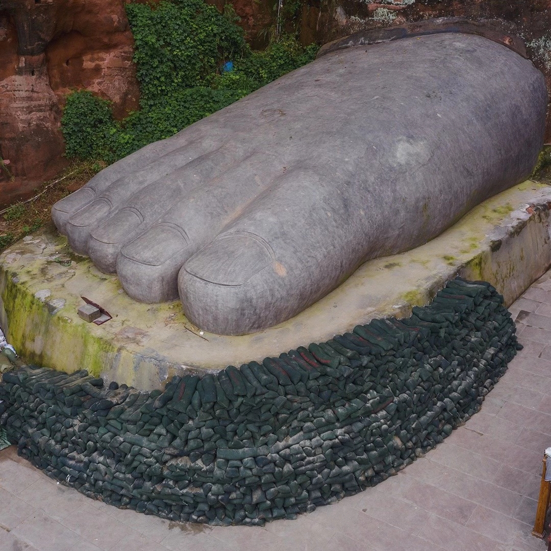 警民堆沙袋备战新一轮强降雨|佛脚|乐山大佛|沙袋_新浪新闻