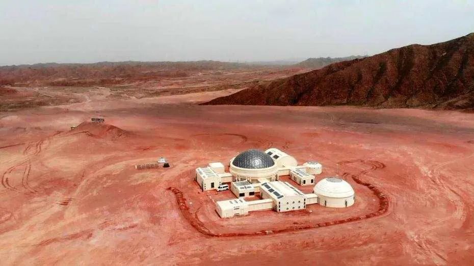 而在金昌就有个虫洞,它连接着金昌市区与中国的火星基地