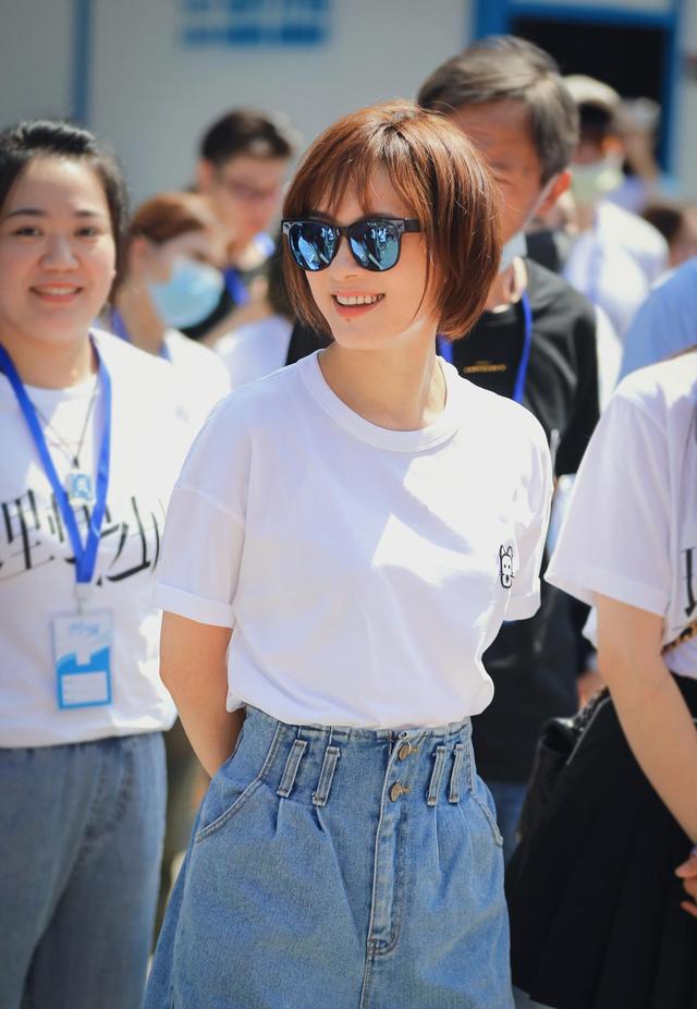 孙俪换了新发型剪齐耳短发穿少女装清爽减龄37岁嫩回17岁