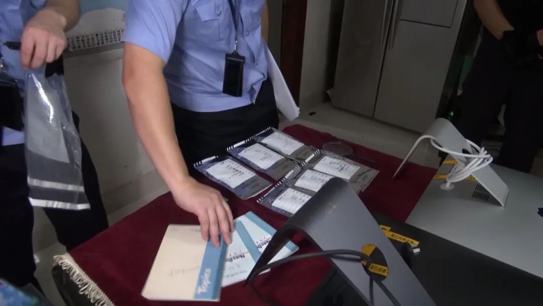 东兴海关缉私局侦查科科长赵麟表示,涉案企业将这些走私回流的农产品