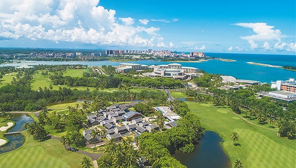 俯瞰位于琼海市博鳌镇东屿岛上的博鳌亚洲论坛永久会址论坛公园.