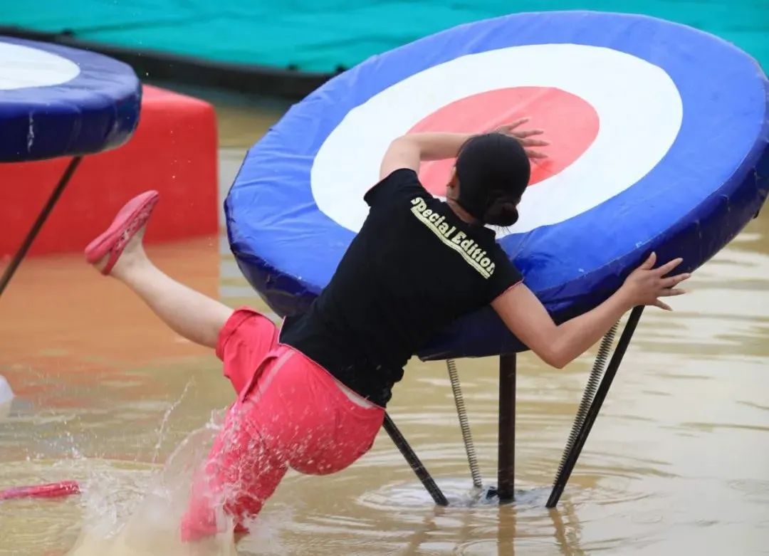 959595参赛选手凭实力将水上闯关改成跳水节目然而随着这两年