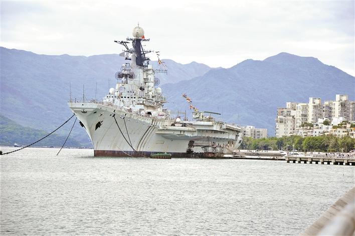 2014年4月停泊在盐田的明思克航母. 资料图
