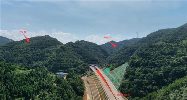 贵州省凯里市环城高速公路北段建设项目穿过凯里市炉山镇重晶石矿矿区。受访者供图