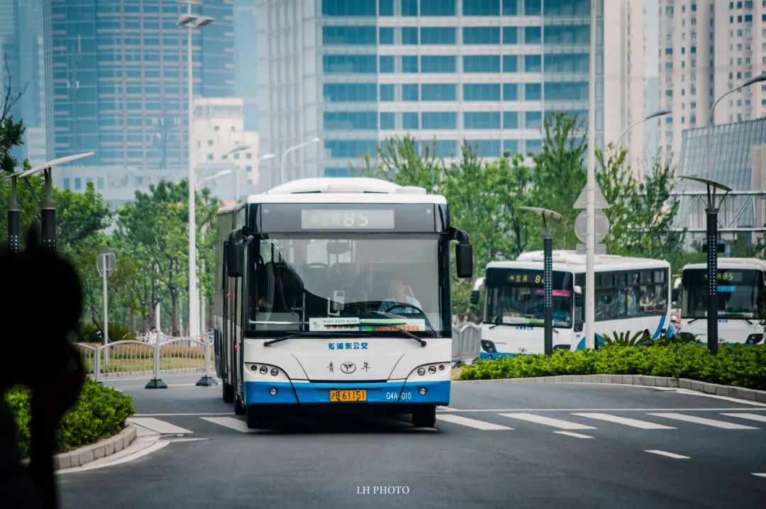 记忆上海最后一批柴油巨龙车今天退役是否曾承载你的回忆