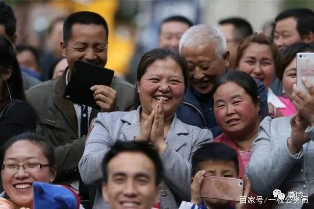 基层公务员群众的眼睛不一定是雪亮的