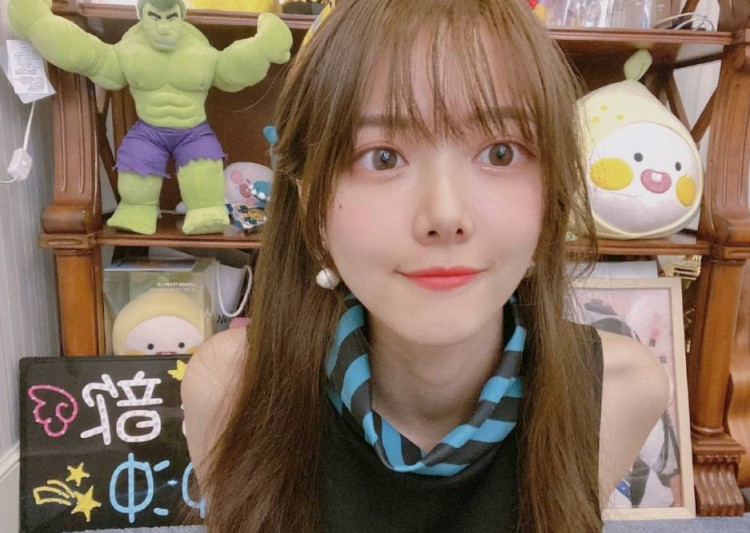 今日图集:lpl官方女主持——川妹子骆歆