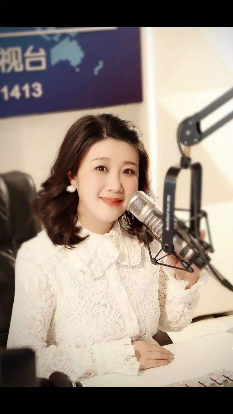 《心有千千结》节目主持人宏瑞荣获2017年度"全国十大温度声音"!