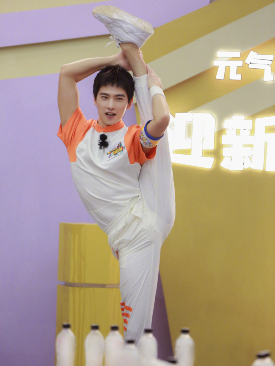 你看手机vs杨洋看手机,改善 "手机病" 的筋膜复原术