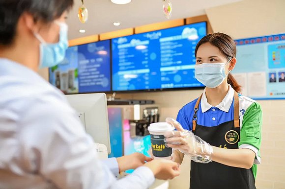 开店2800 的全家便利店是怎样管好15000名员工的?