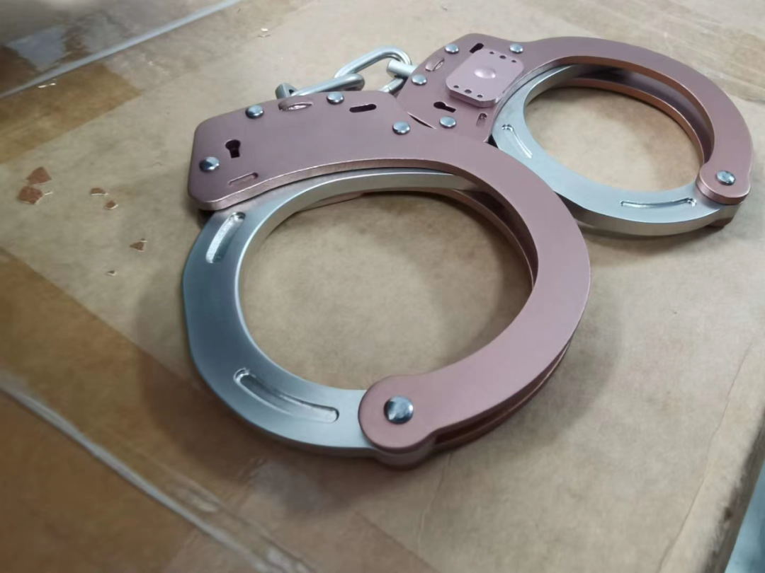 79为你我特制了玫瑰金版本的手铐,我想和你一生都拷在一起.