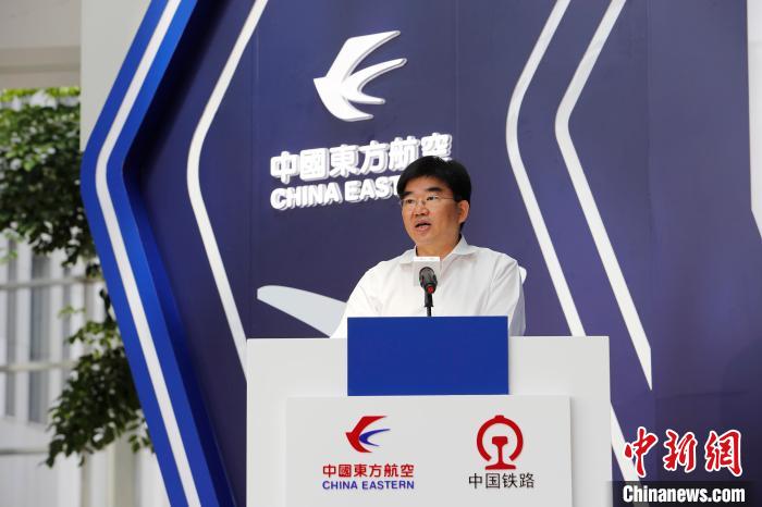 东航集团党组成员,副总经理冯德华致辞. 殷立勤 摄