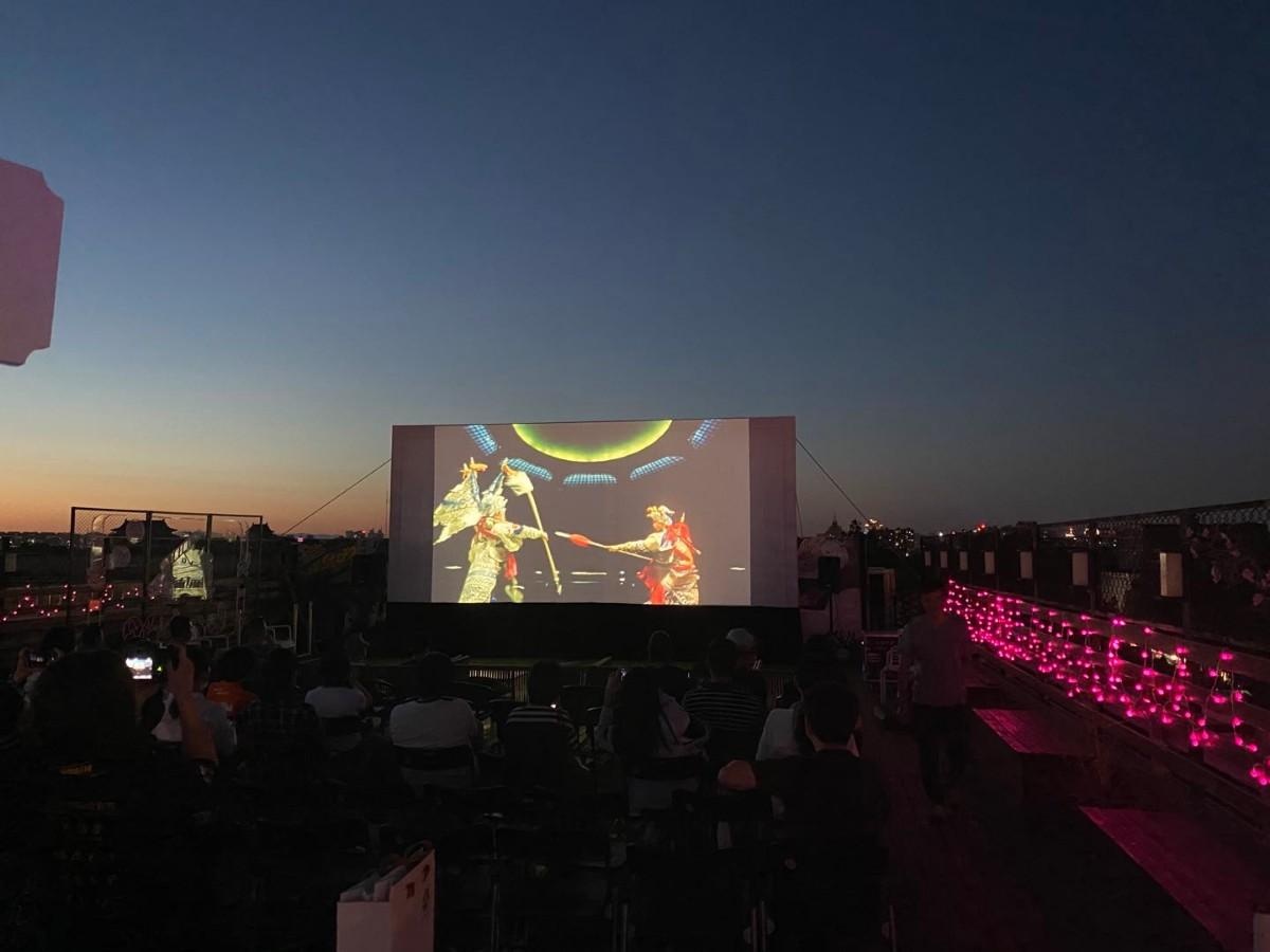 能在二环内看场露天电影太爽了