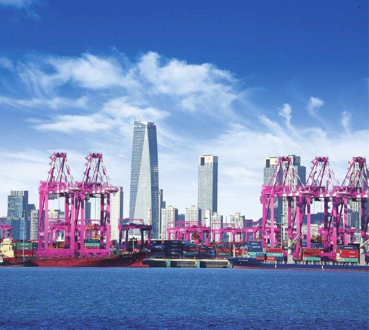 (图为仁川港口)