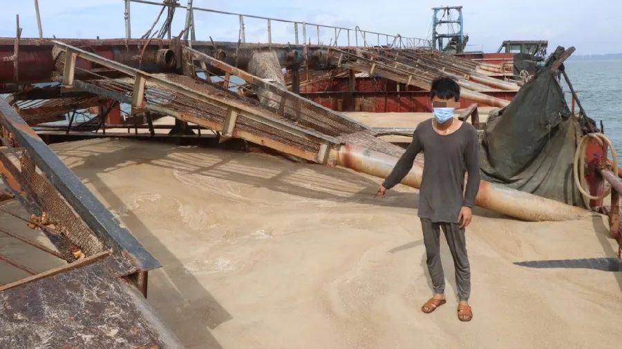 潮州海警破获一宗非法盗采海砂案件,8名涉案人员被抓