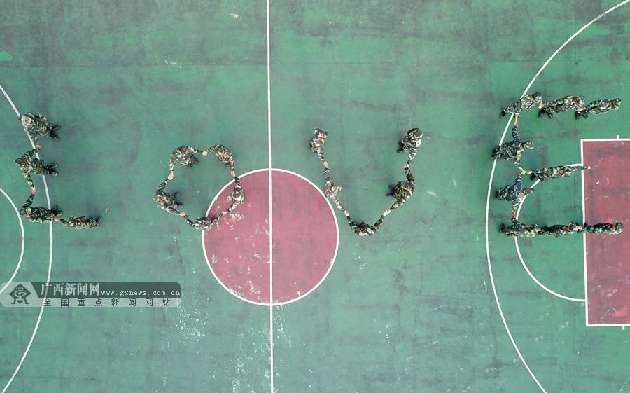 慕了！兵哥哥们的七夕浪漫礼包也太用心了(组图)休闲区蓝鸢梦想 - Www.slyday.coM