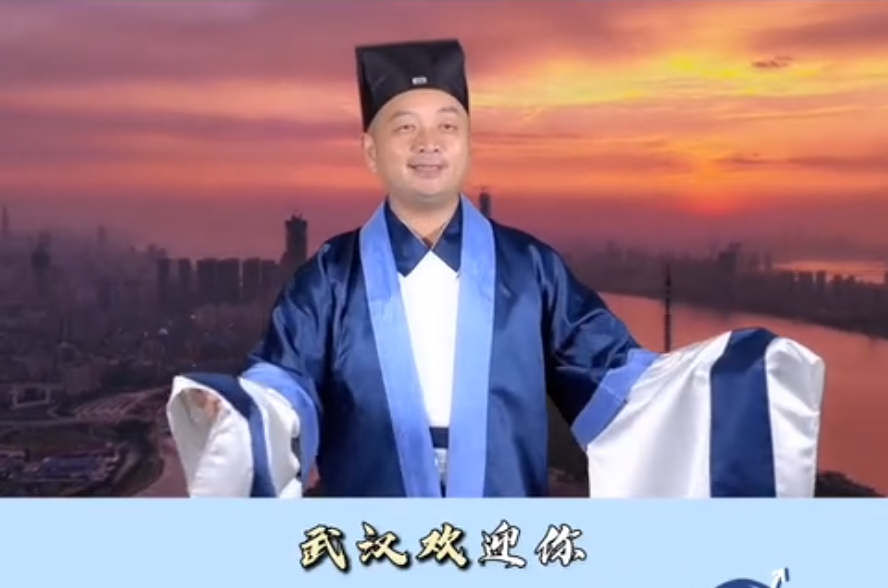 直播新手、人口学者 “出圈大师”梁建章