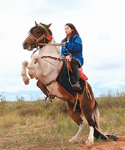 马背上的青春|赛马|内蒙古|达尼斯_新浪新闻