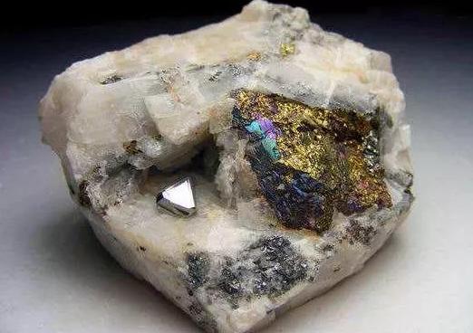 突破日本获得优先开采权在太平洋成功采到稀有金属