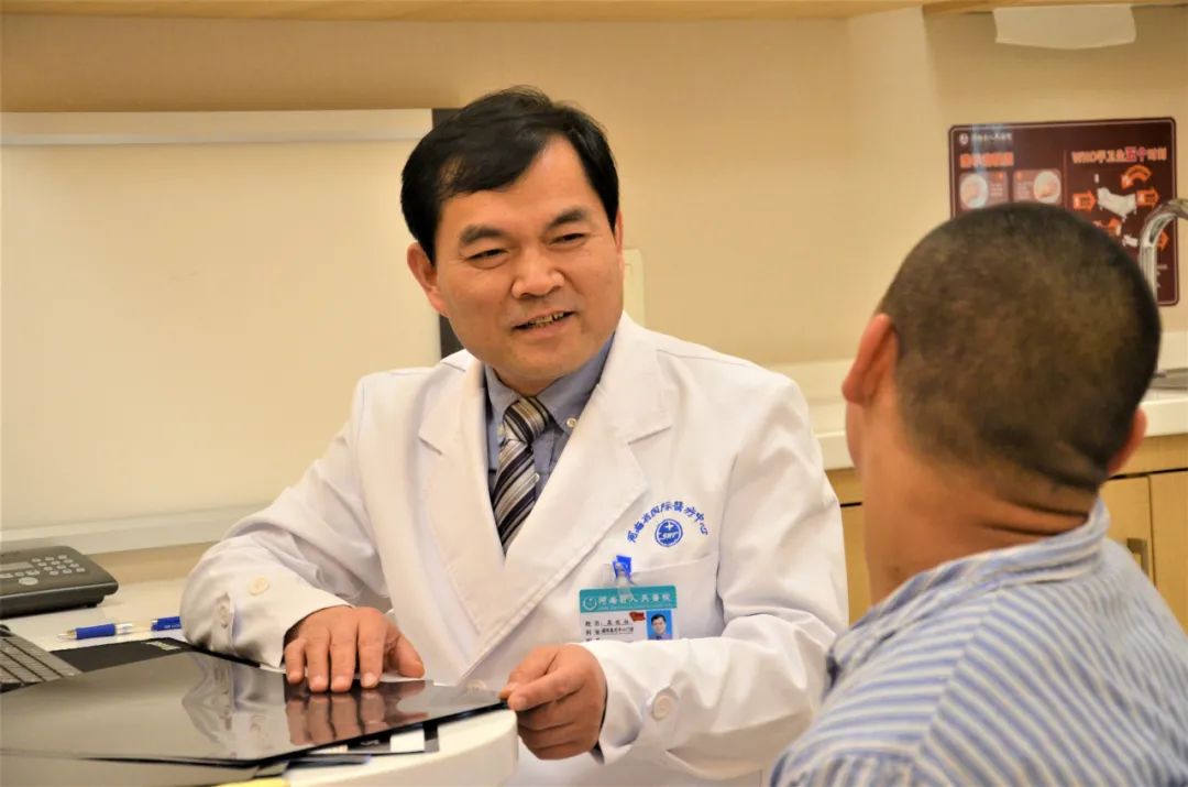 "中国医师奖"获得者高延征:医者是永远的配角|脊柱侧弯|患者|河南省