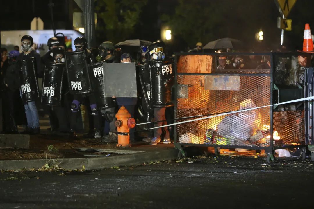 美国多座城市爆发抗议,威斯康辛宣布进入紧急状态|游行|示威|布莱克