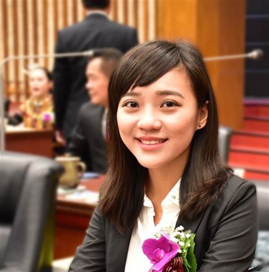 亲妹妹变时力人头党员黄捷罕见说重话
