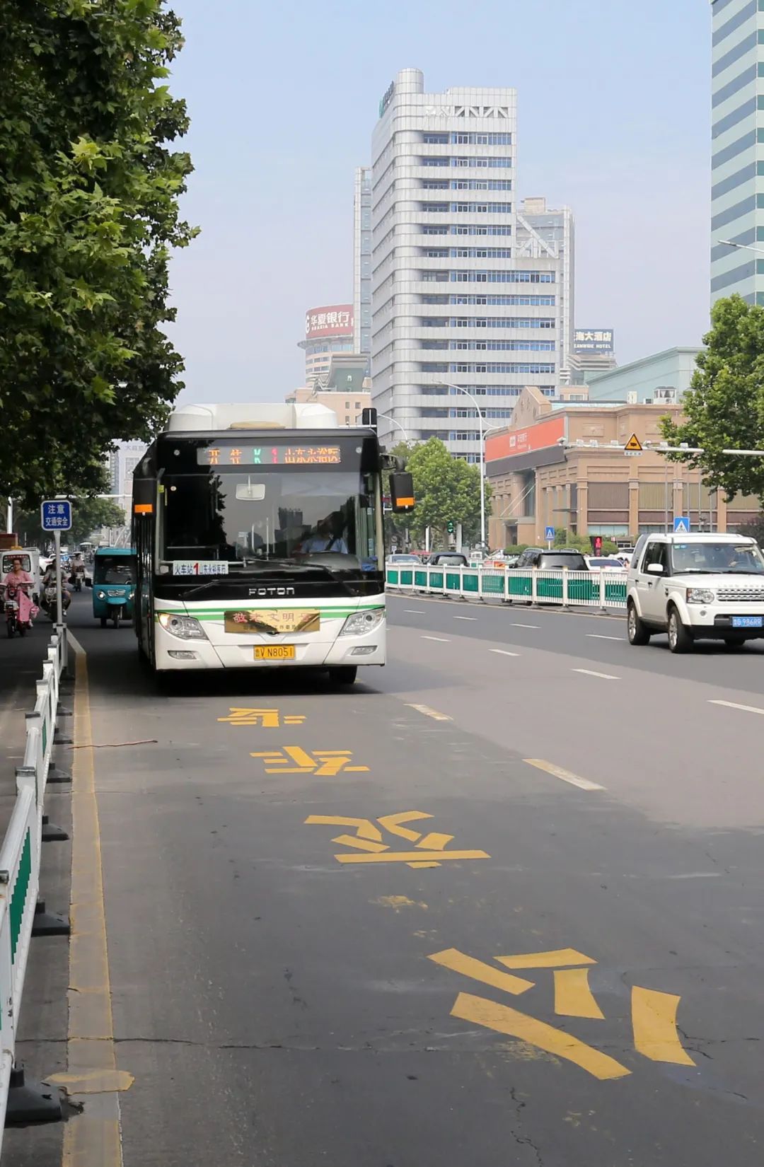 占用将罚潍坊首条公交专用车道启用