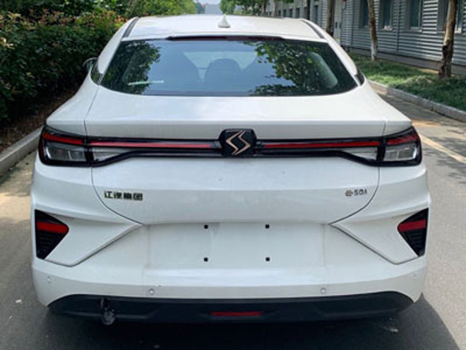 运动气质一点不差 造型很讨人喜欢的思皓e50A