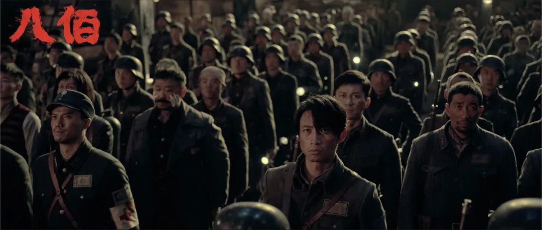 电影八佰爆火片名书法字给电影增色不少