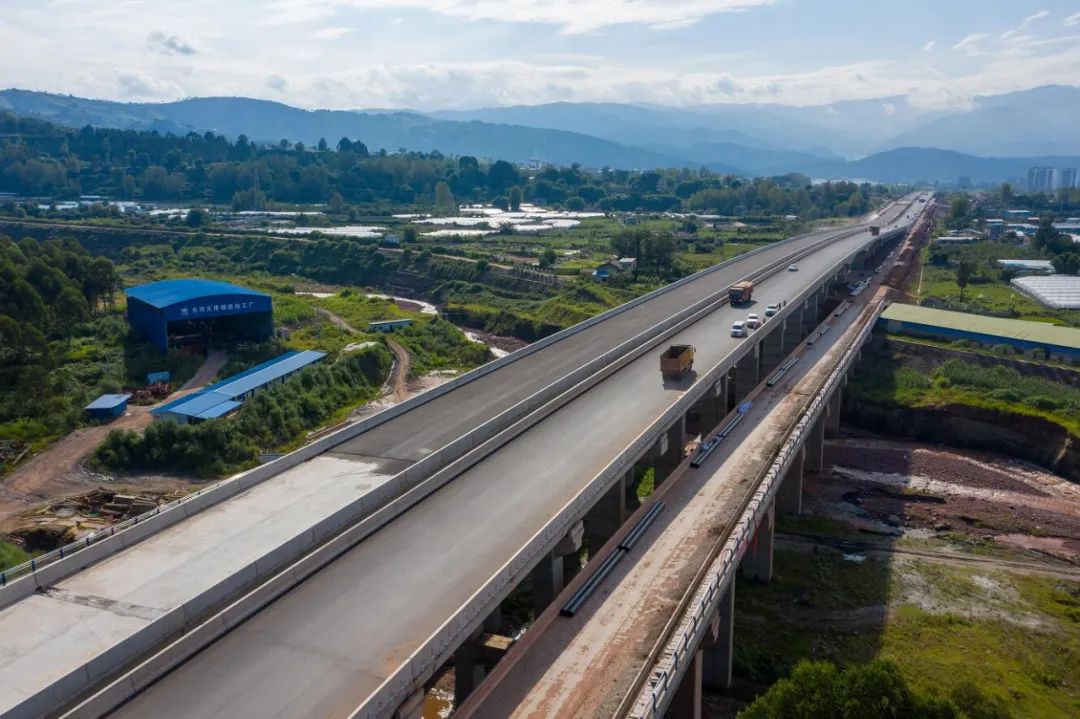 正文  作为西昌市的重要交通工程,西昌绕城公路一期工程