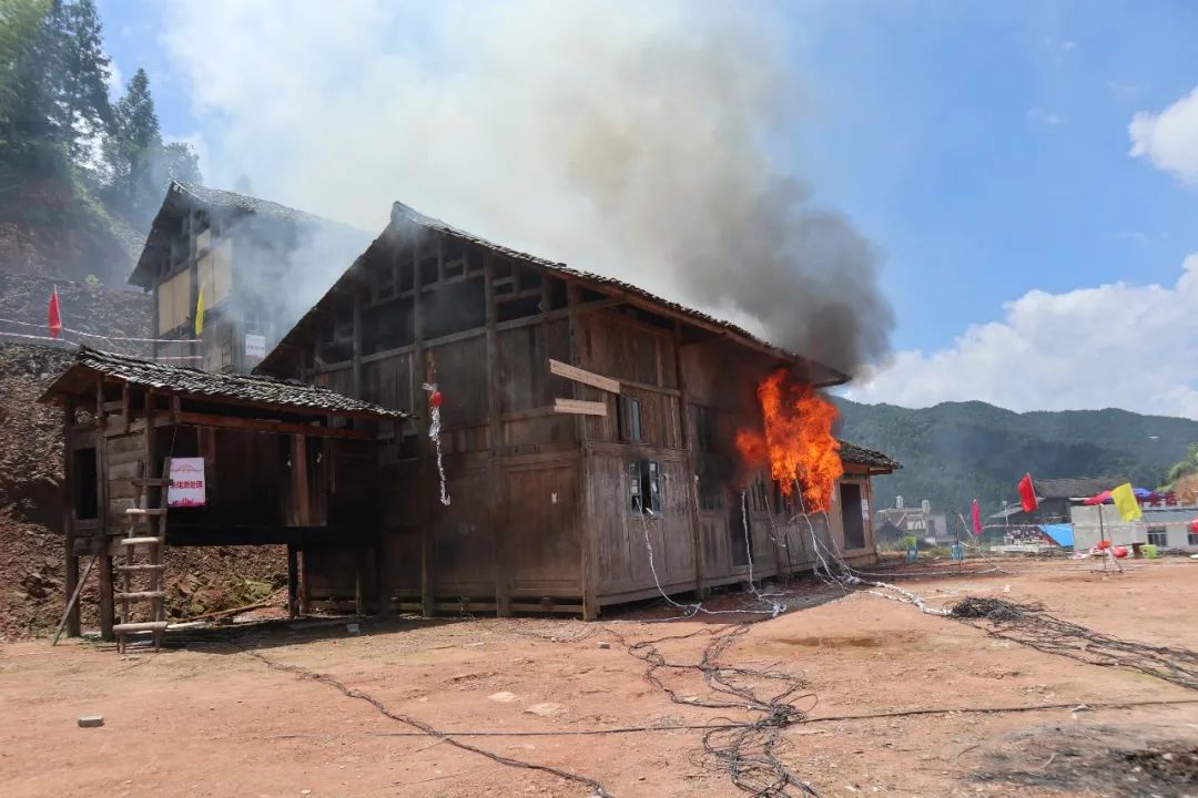 好消息预防甚至消除西南地区农村木屋火灾有法宝了