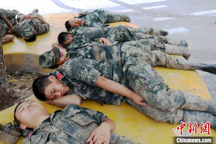 军人在部队能裸睡吗图片