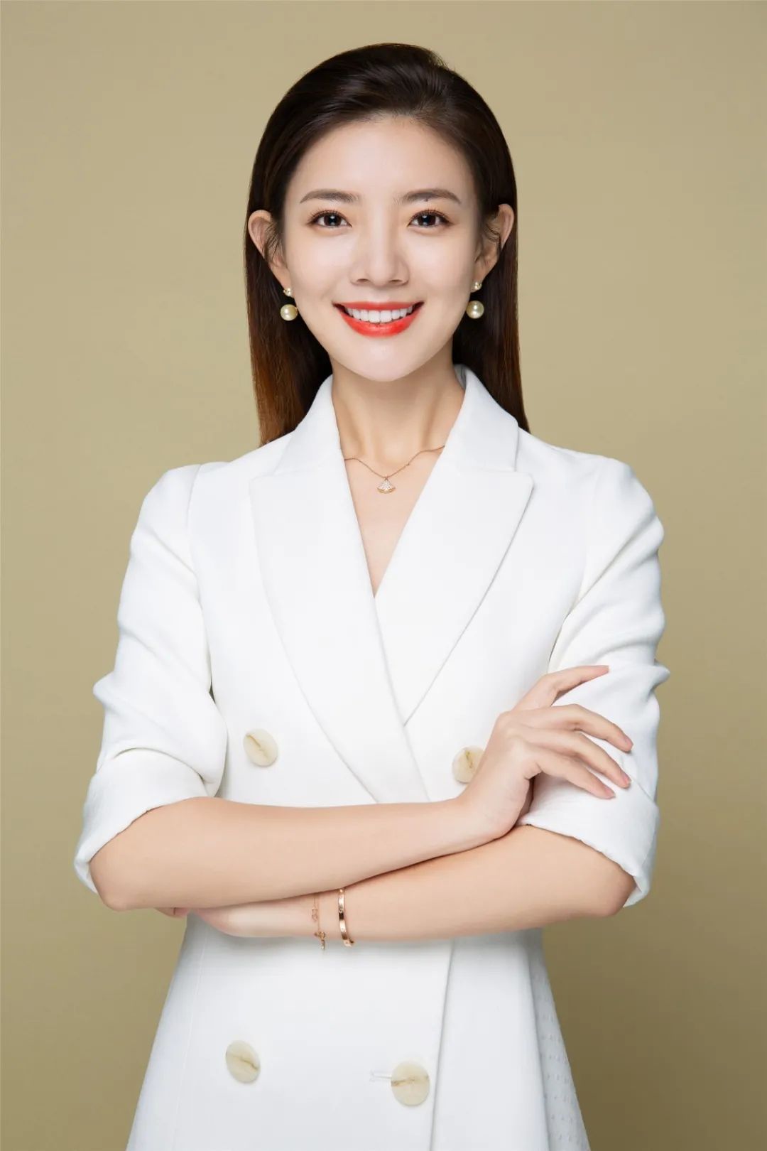 主持人:王乔   湖南经视"好运达人"   《我是歌手》"锦鲤合伙人"