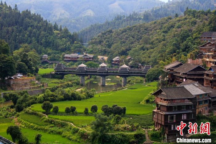 中新网广西三江8月28日电(廖章利 陆冬琦)走进广西三江侗族自治县八江