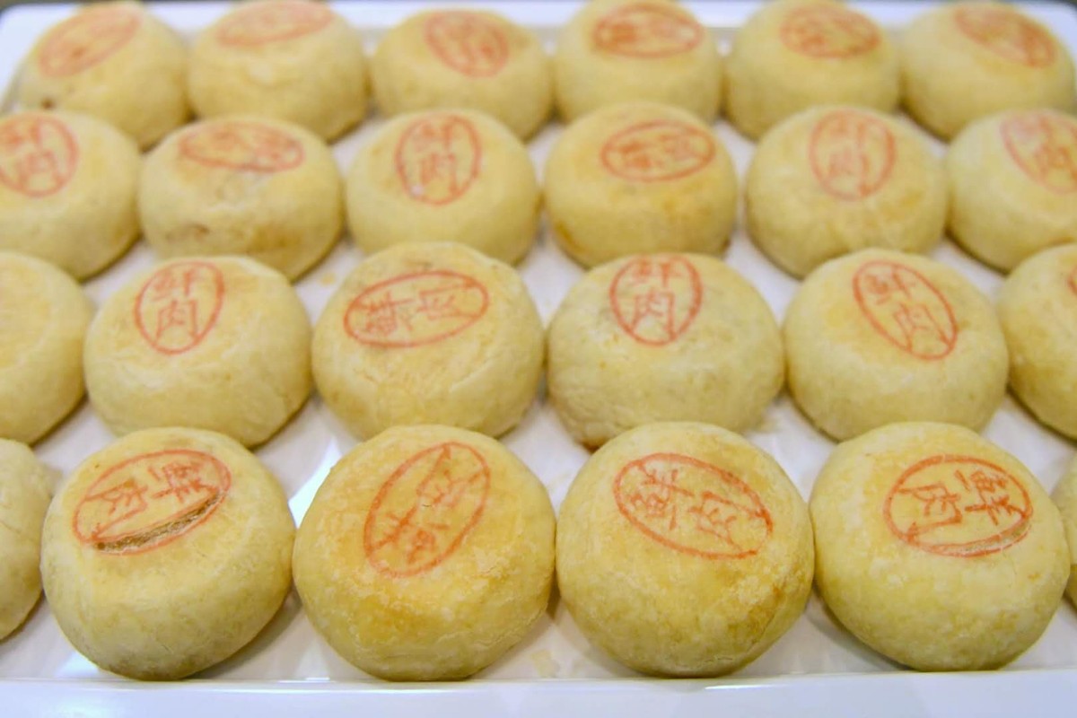 趁热吃北京稻香村现烤月饼开卖高峰期每天限量供应