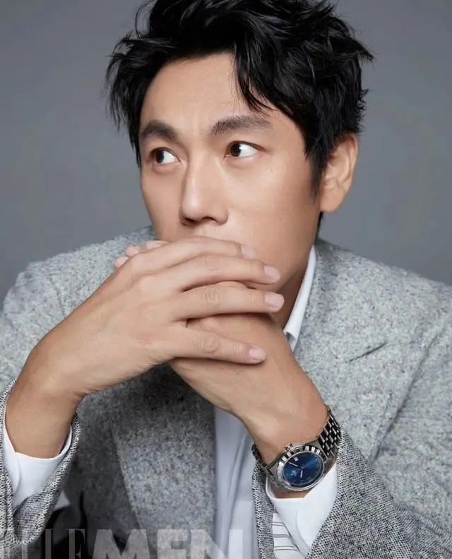 头一回"啊,今年42岁的秦昊单从外表上看就给人一种成熟男人的魅力