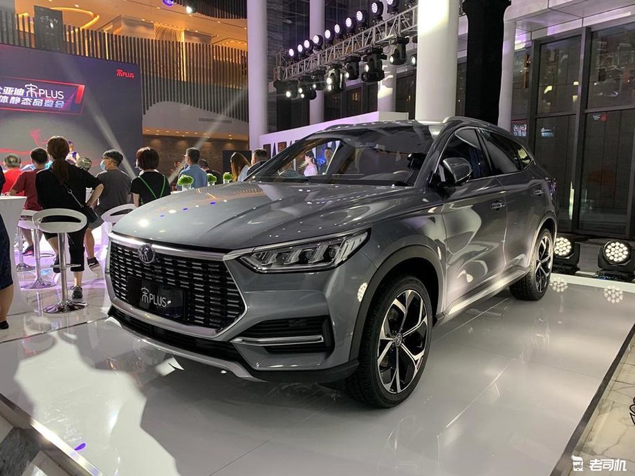 王朝家族精神小伙比亚迪宋plus燃油版预售1188万起