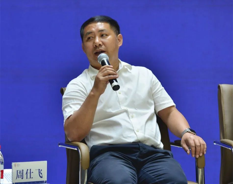 贵州工业和信息化厅党组成员,副厅长周仕飞