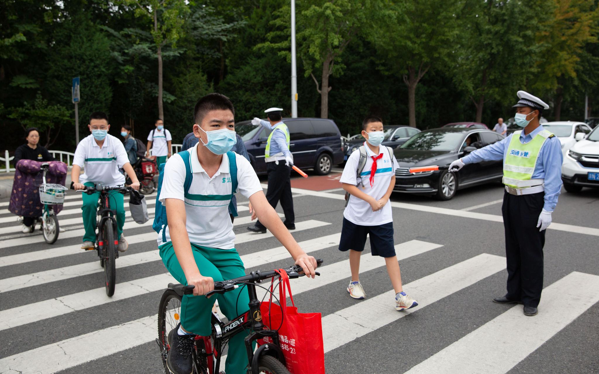 上地实验学校校服图片