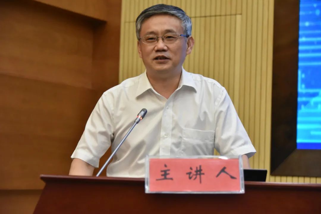 浪潮集团执行总裁王柏华作"基于新一代信息技术的业务创新"主题讲座