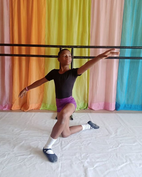 11岁贫民窟男孩泥地跳芭蕾登bbc头条,被世界第一芭蕾学校录取:真