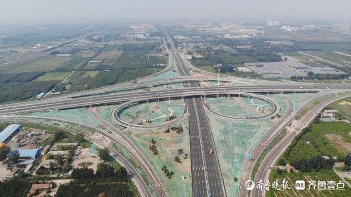 8月31日,淄博联通路及三座互通立交桥工程开放通车